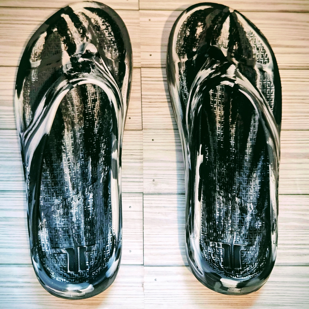 Telic Men's Black and White Comfort Flip Flops Size 13